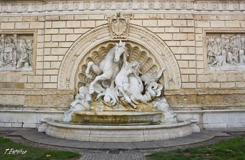 Viaje a Bolonia y Ferrara, un bonito regalo de cumpleaños 16 Escaleras del monumento de Diego Sarti. Bolonia