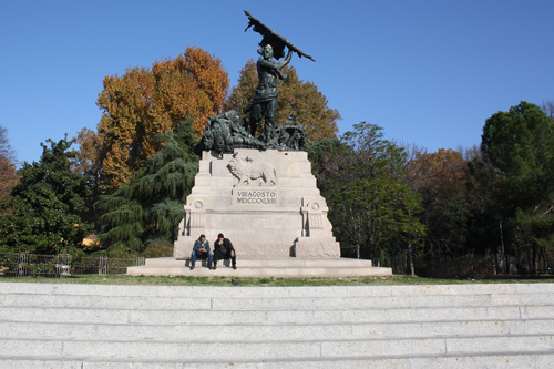 Viaje a Bolonia y Ferrara, un bonito regalo de cumpleaños 15 Monumento en la Plaza VIII de Agosto