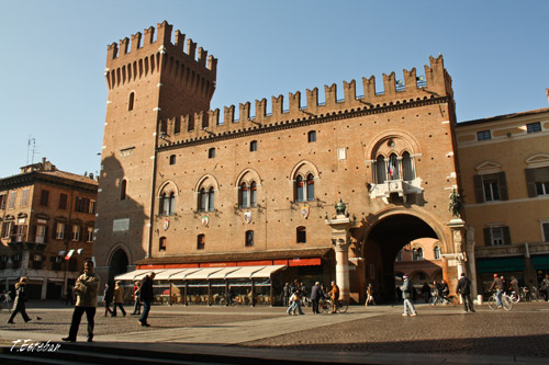 Ferrara. Ciudad medieval para recorrerla en bicicleta 7 Palazzo Municipale en Ferrara