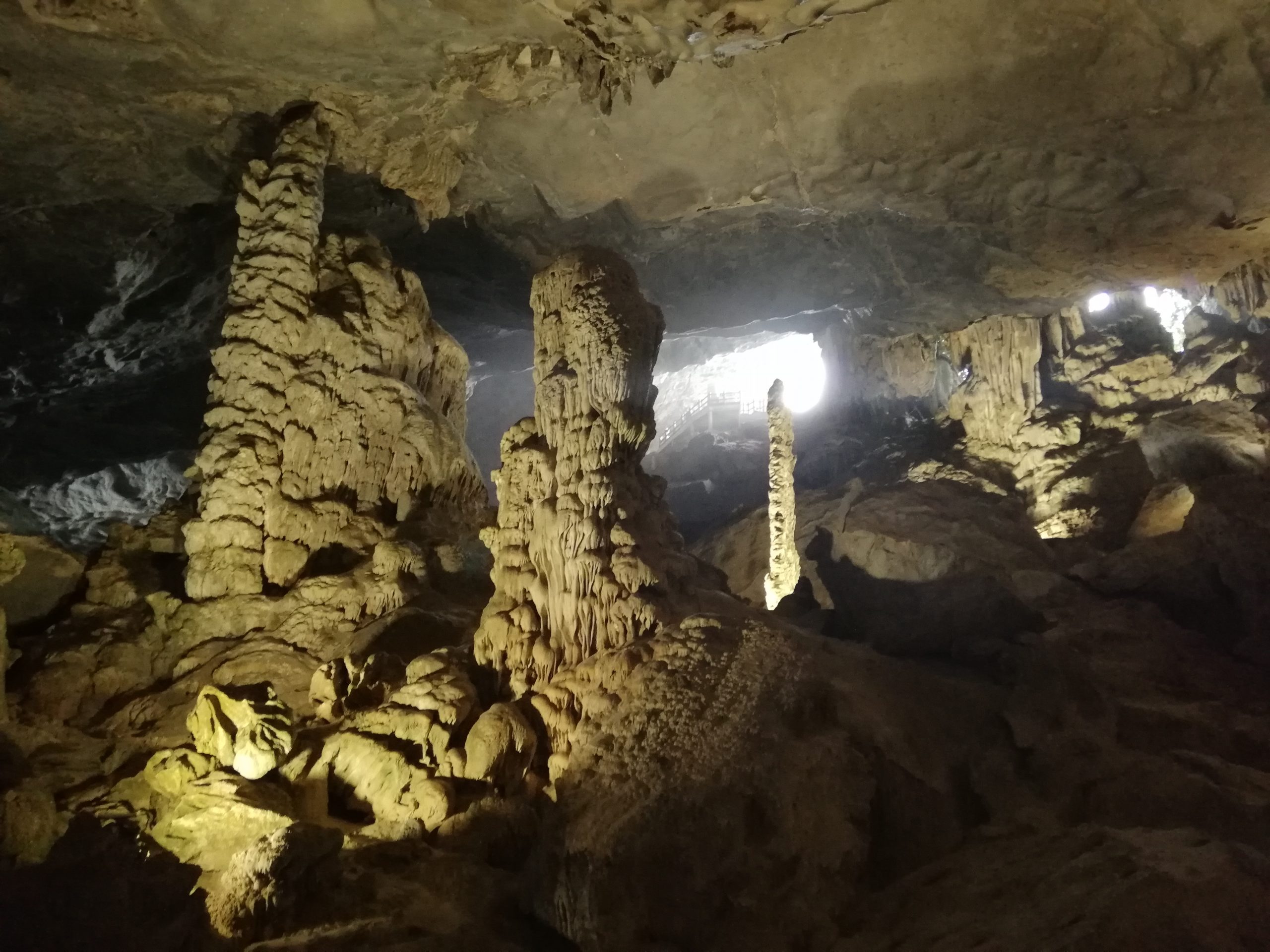 Estalagmitas de la cueva Sung Sot