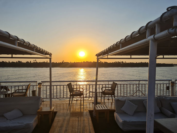 Egipto. Puesta de sol desde el barco