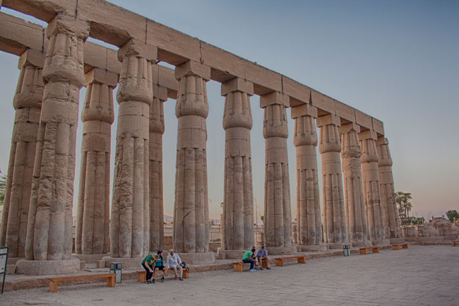 Egipto. Columnata en el templo de Luxor