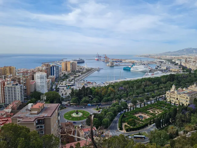 Imserso. Puerto de Málaga visto desde el castillo Gibralfaro