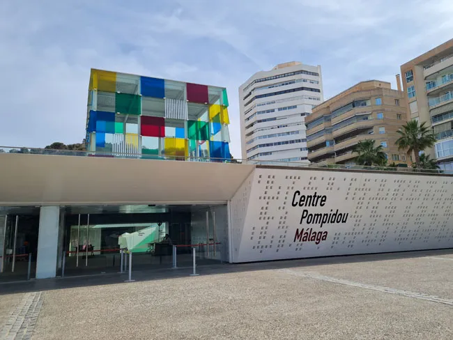 Málaga. Entrada al Centro Pompidou