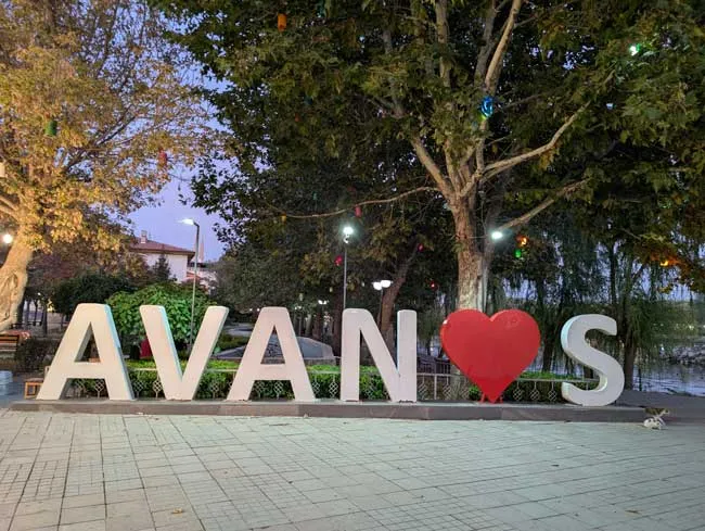 Avanos. Letras del nombre de la ciudad