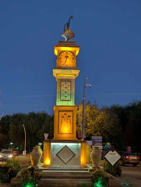 Avanos. Rejoj solar en rotonda