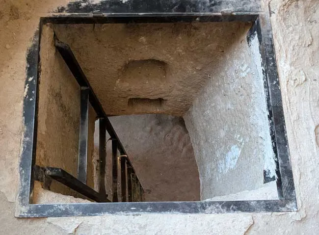 Uchisar. Escaleras en el castillo