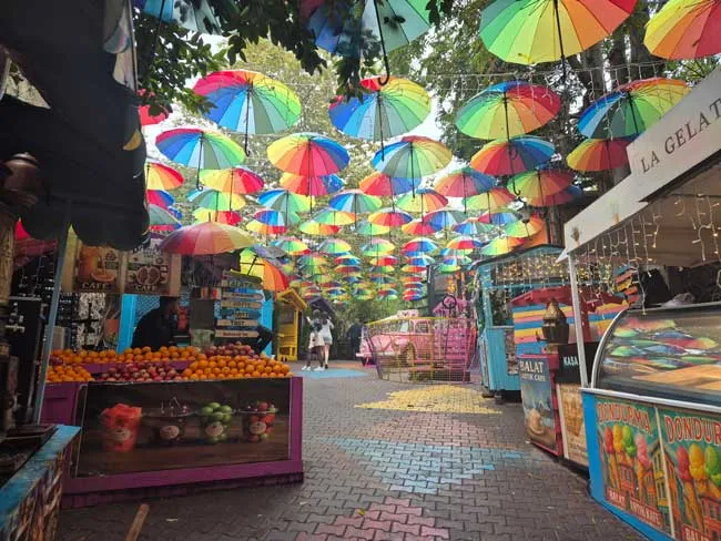 Calle de paraguas