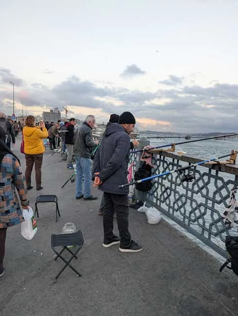 Pescadores en Puente Gálata