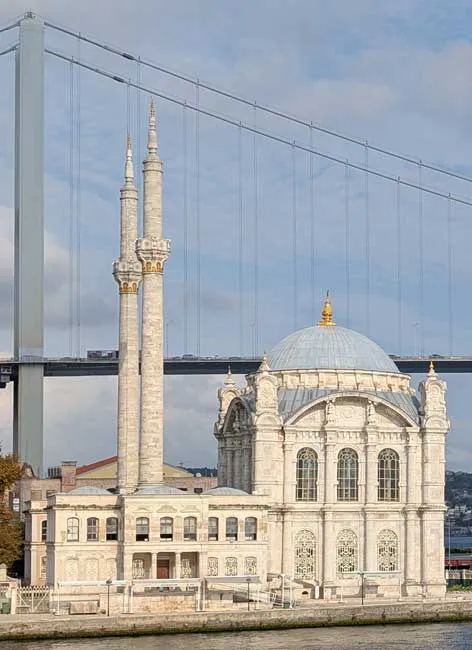 Crucero. Mezquita de Ortakoy y Puente del Bósforo