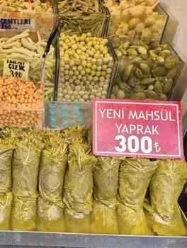 Bazar especias mostrador vertical amarillo