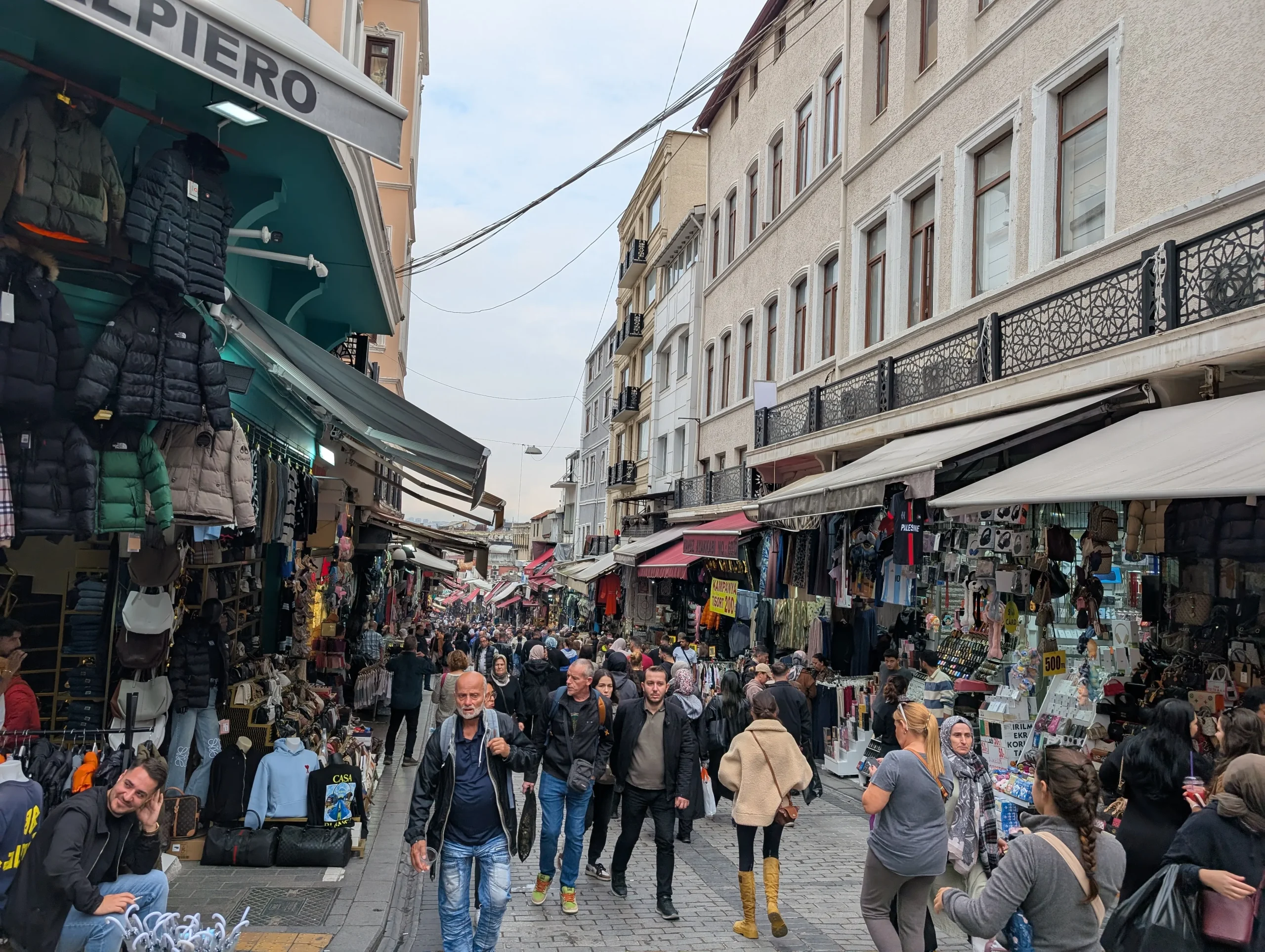Calle aledaña al Gran Bazar