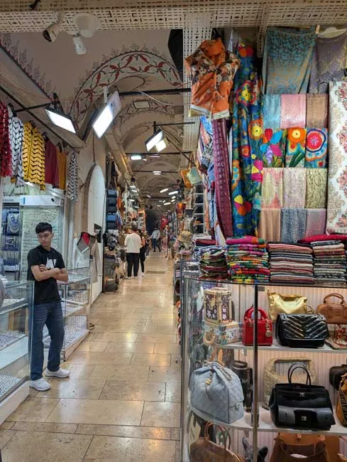 Gran Bazar. Pasillo descendiente del principal