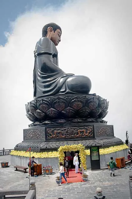 Circuito por Vietnam del norte. Hanoi, Sapa, Ninh Binh, Ha long 49 Escultura gigante de Buda. Fansipan