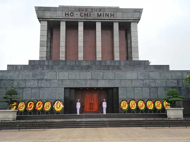 Circuito por Vietnam del norte. Hanoi, Sapa, Ninh Binh, Ha long 22 Mausoleo de Ho Chi Minh. Hanoi