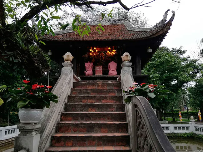 Circuito por Vietnam del norte. Hanoi, Sapa, Ninh Binh, Ha long 25 Escaleras de la pagoda de una sola columna. Hanoi