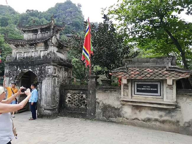 Circuito por Vietnam del norte. Hanoi, Sapa, Ninh Binh, Ha long 61 Hoa lu puerta rey Dinh Tien