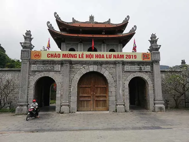 Circuito por Vietnam del norte. Hanoi, Sapa, Ninh Binh, Ha long 60 Puerta de entrada a la ciudadela Hoa Lu