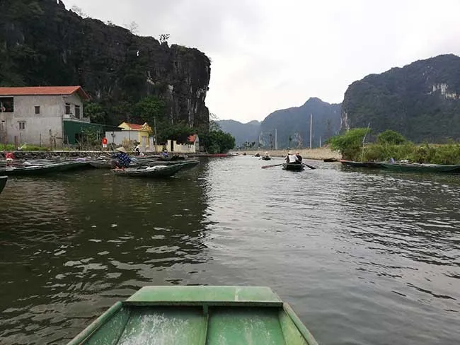 Circuito por Vietnam del norte. Hanoi, Sapa, Ninh Binh, Ha long 76 Río rodeado de montañas y botes
