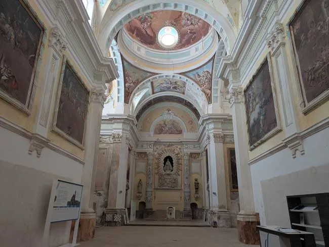 Cartuja de las fuentes interior iglesia principal