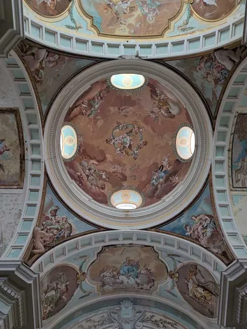 Descubre La Cartuja de Nuestra Sra de las Fuentes 7 Cúpula de la iglesia de Nuestra Sra de las fuentes. Los frescos fueron realizados por el pintor cartujo Fray Manuel Bayeu.